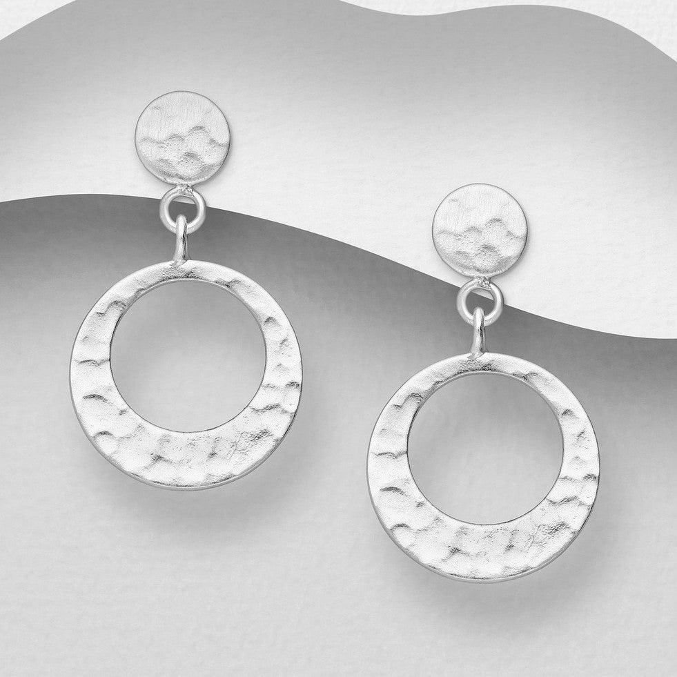 Näytä kaikki hopeakorvakorut