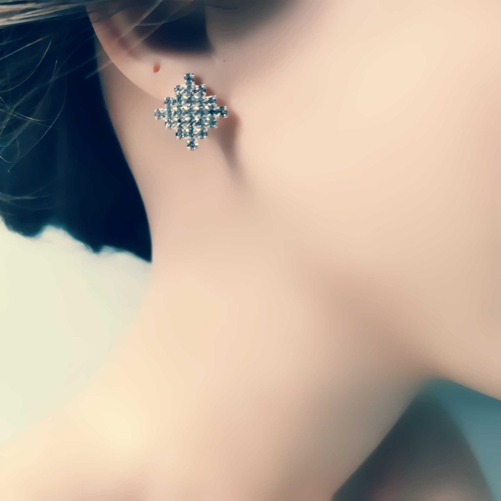 Strassinapit, Sparkling Earstuds