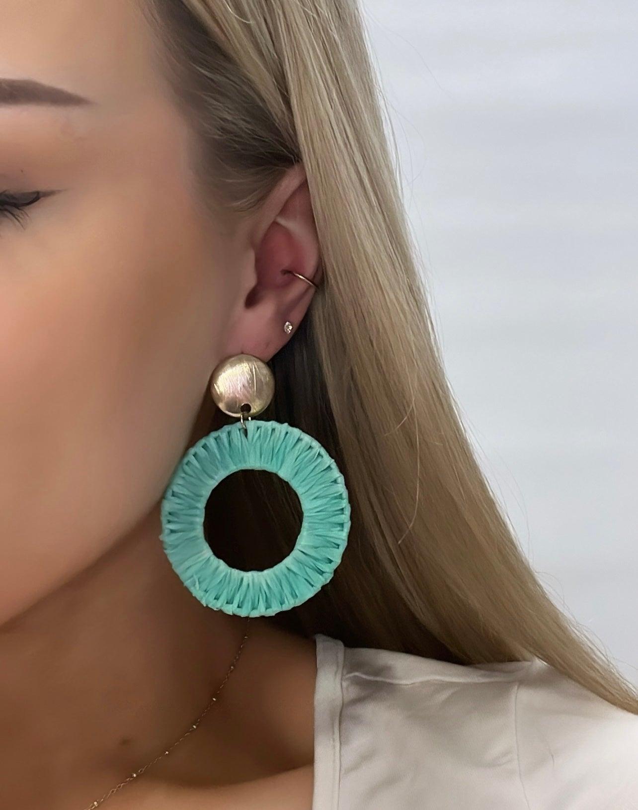 Korvakorut, Round Mint Earrings with Gold Details