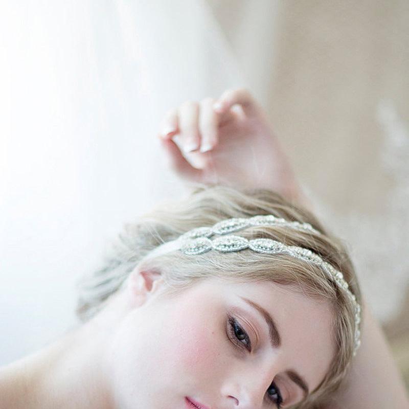 ROMANCE, Glamorous Headpiece -säihkyvä hopeanvärinen hiuskoriste
