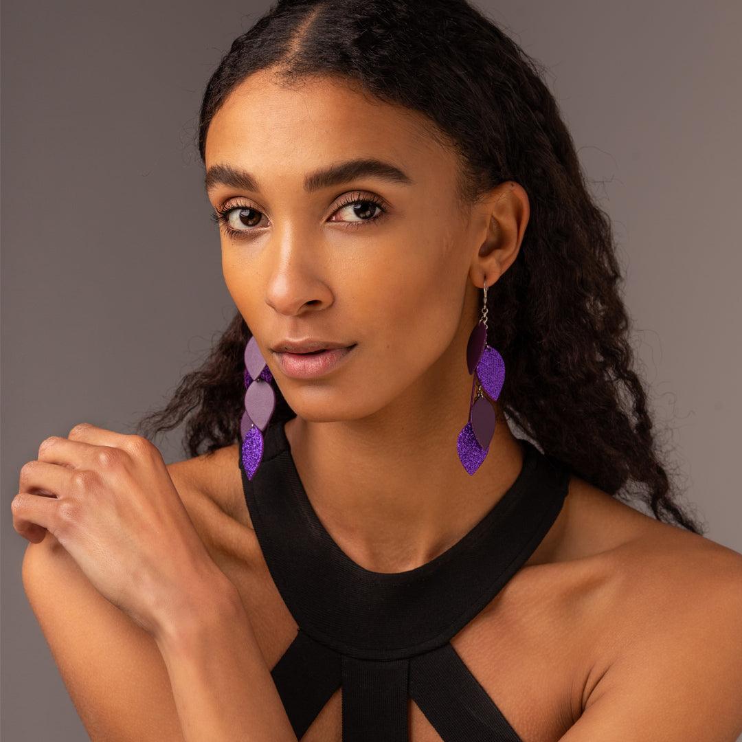 LEMPI earrings, Grain (dark purple, matte-glitter combination)