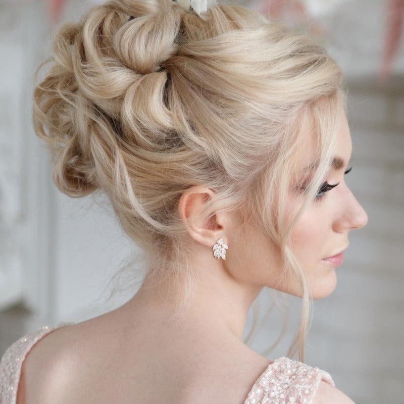 Kristallikorvakorut, ATHENA BRIDAL|Dainty Bella Earrings in Rosegold