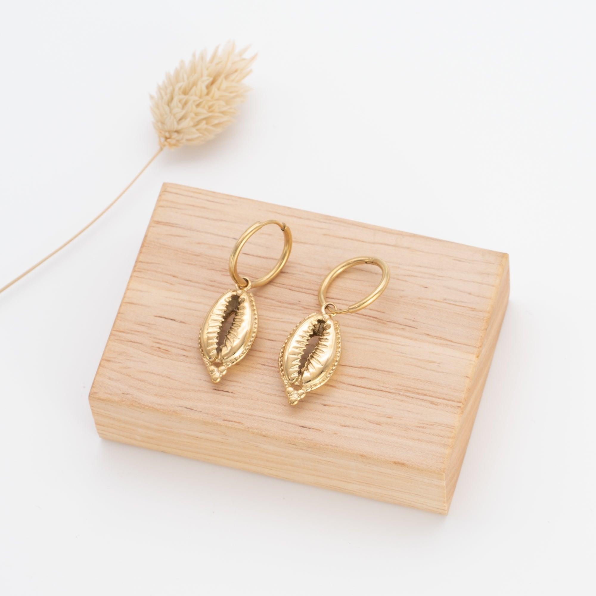 Surgical steel rings, FRENCH RIVIERA|Steel Hoops with Seashell in Gold