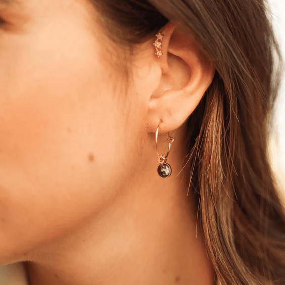 IKITA PARIS|Isolie hoop earrings (lapis lazuli)