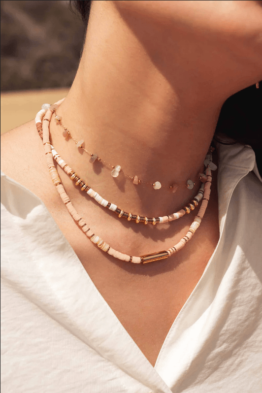 BOHM PARIS|Collier Killian Love -pinkki kesäkoru simpukkahelmin