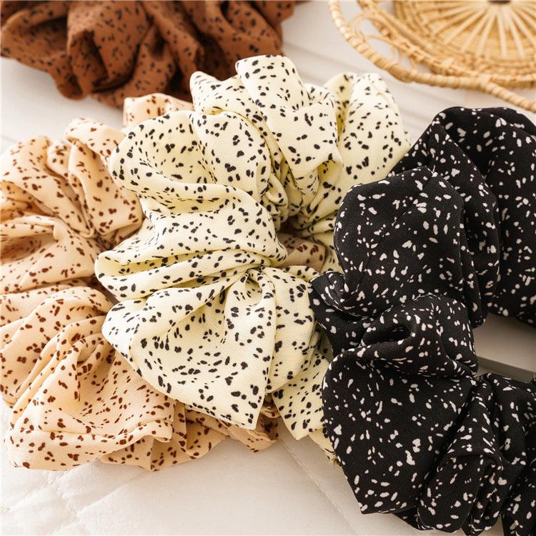 SUGAR SUGAR®, Autumn Mornings Scrunchie -kermanvalkoinen hiusdonitsi