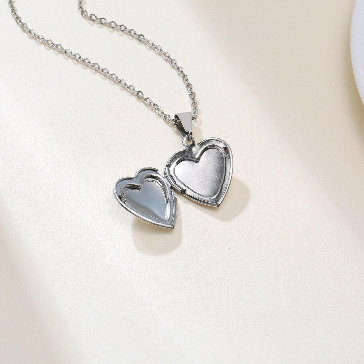 FRENCH RIVIERA|Bella surgical steel heart locket