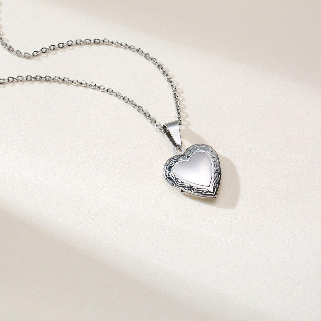 FRENCH RIVIERA|Bella surgical steel heart locket