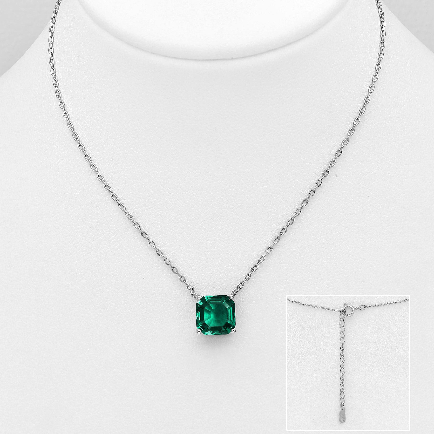 Smaragidnvihreä hopeakaulakoru säädettävällä ketjulla.