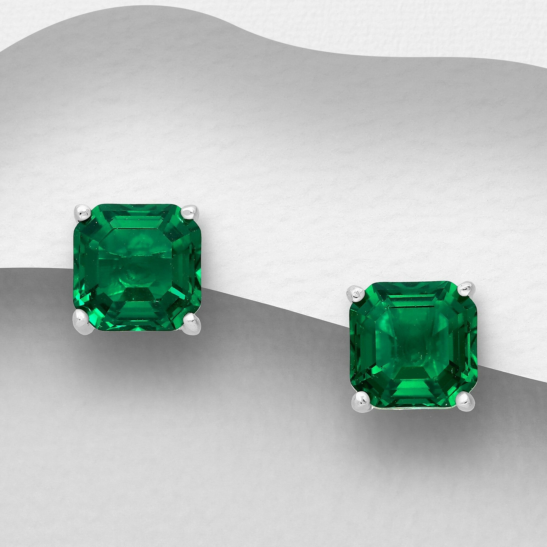 PREMIUM COLLECTION|Vanessa silver buttons with green crystals