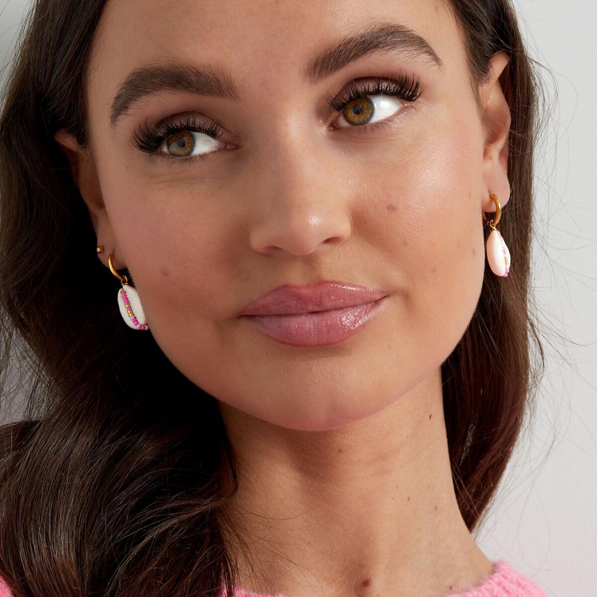 FRENCH RIVIERA | Beach Vibes -kirurginteräsrenkaat simpukoin (pinkki)