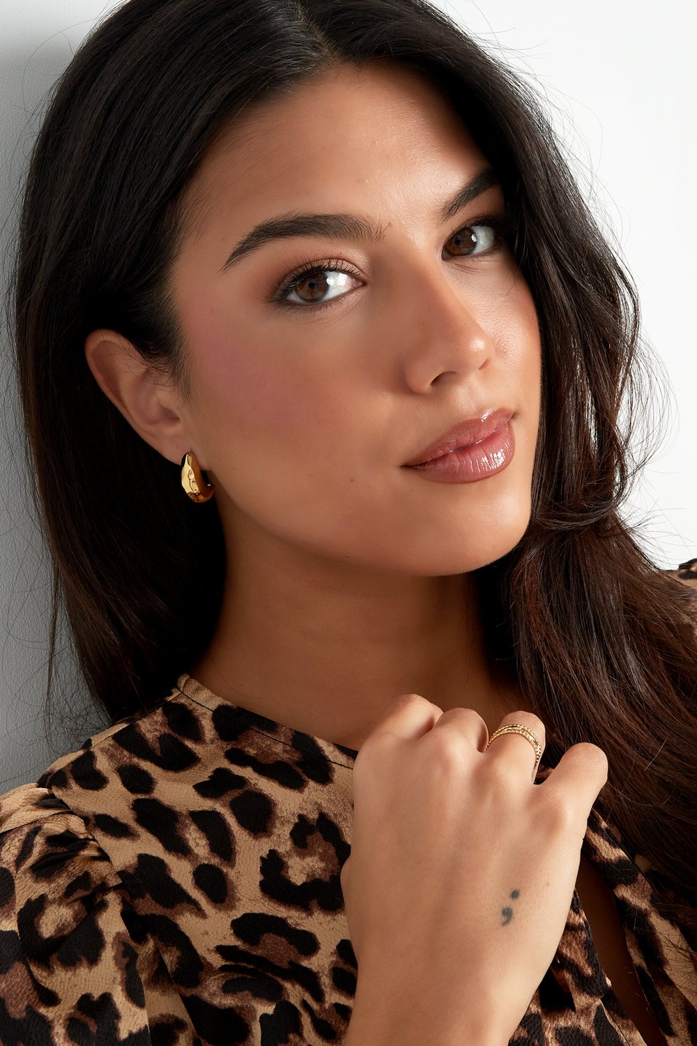 FRENCH RIVIERA | Luna Hoops – taotut kirurginteräsrenkaat (kulta)