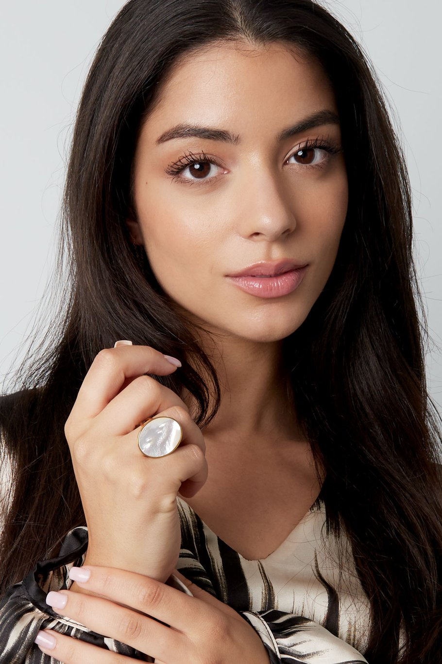 FRENCH RIVIERA | Lumi – helmiäissormus kirurginteräksestä