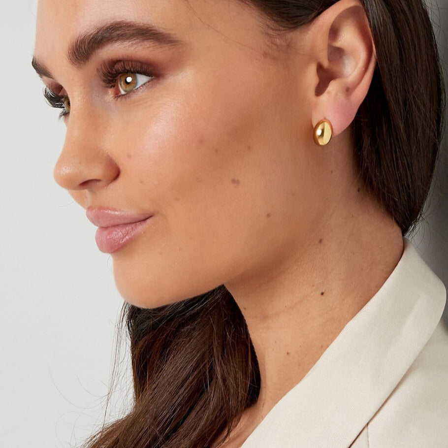 FRENCH RIVIERA | Chloé Studs –ovaalit kirurginteräsnapit (kulta)