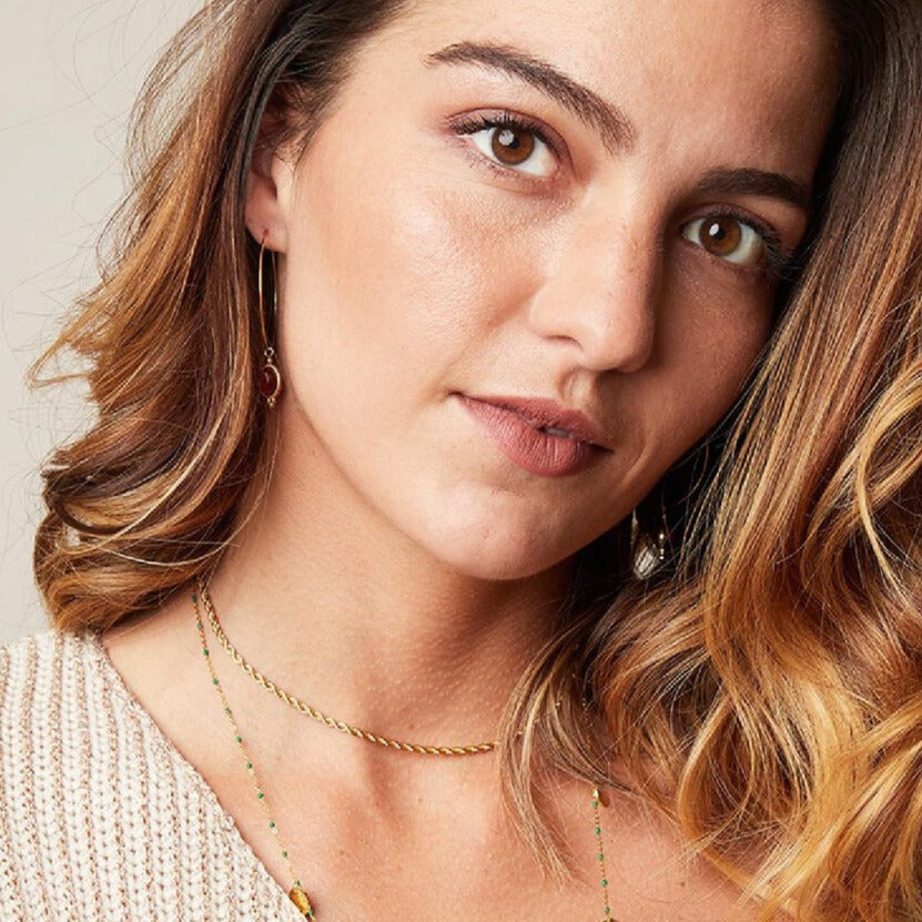 French Riviera | Élise Twist – kierteinen kirurginteräskaulakoru (kulta)