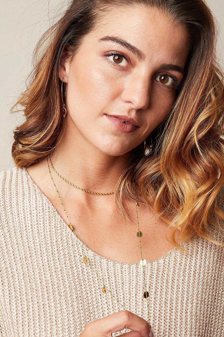 French Riviera | Élise Twist – kierteinen kirurginteräskaulakoru (kulta)