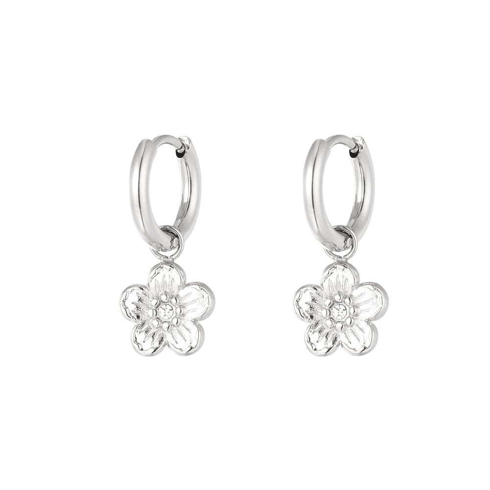 FRENCH RIVIERA | Bloom Hoops -kirurginteräsrenkaat kukilla (hopea)