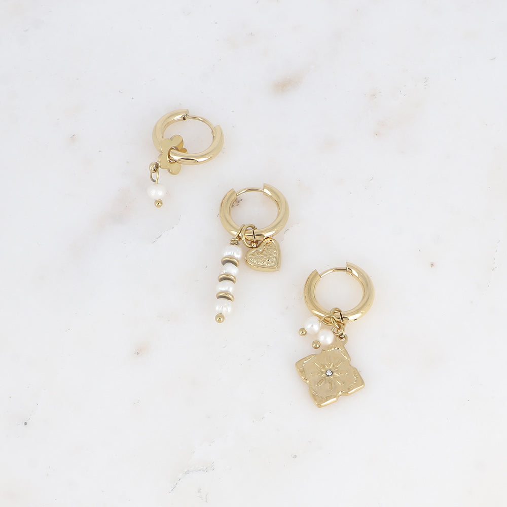 Bohm Paris Siane kolmen korvakorun setti helmiriipuksilla.