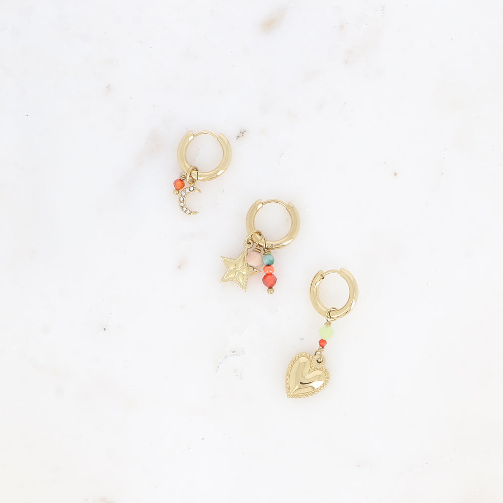 Bohm Paris Saffiya kolmen korvakorun setti monivärisillä kiviriipuksilla.