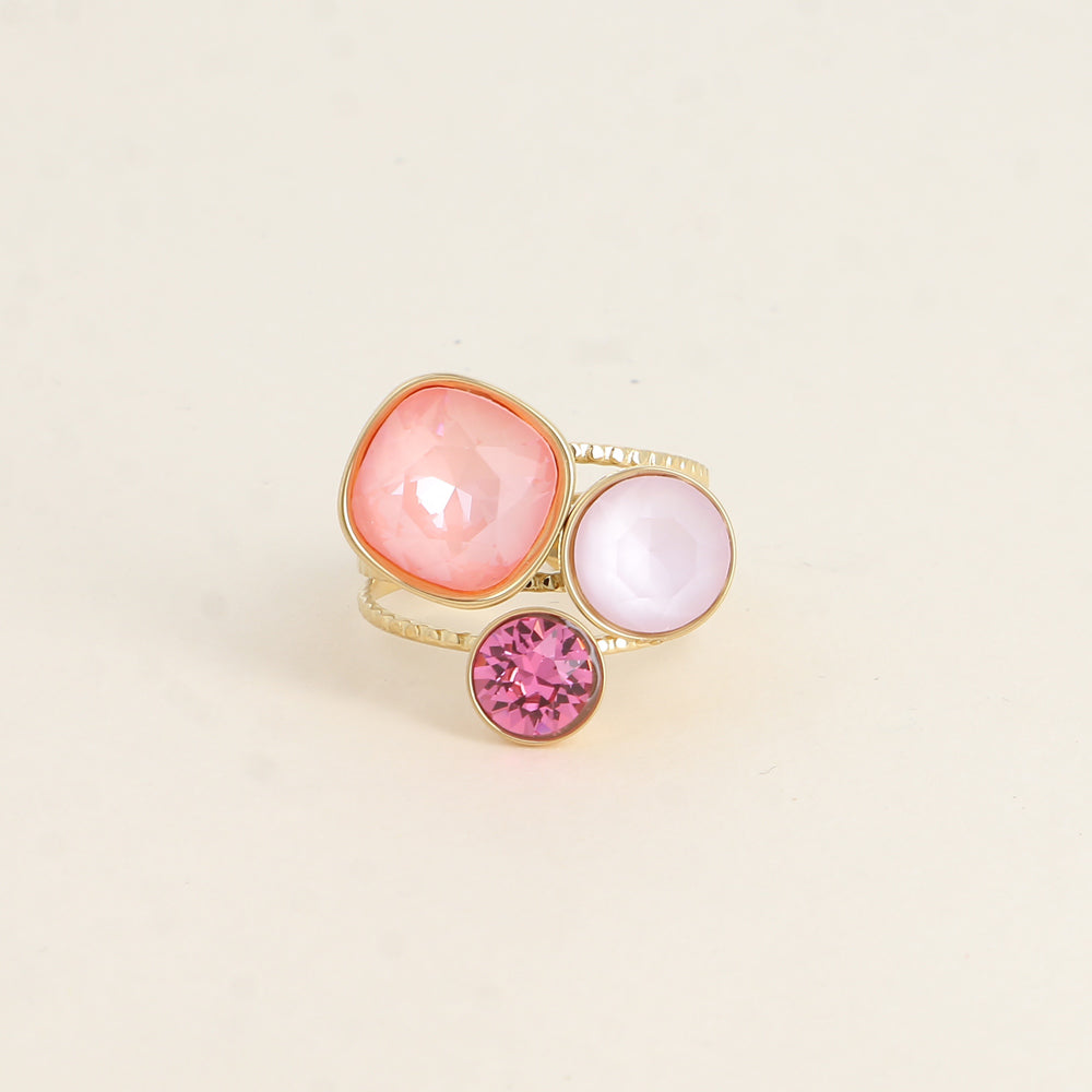 Bohm Paris säädettävä kristallisormus pinkeillä kristalleilla.