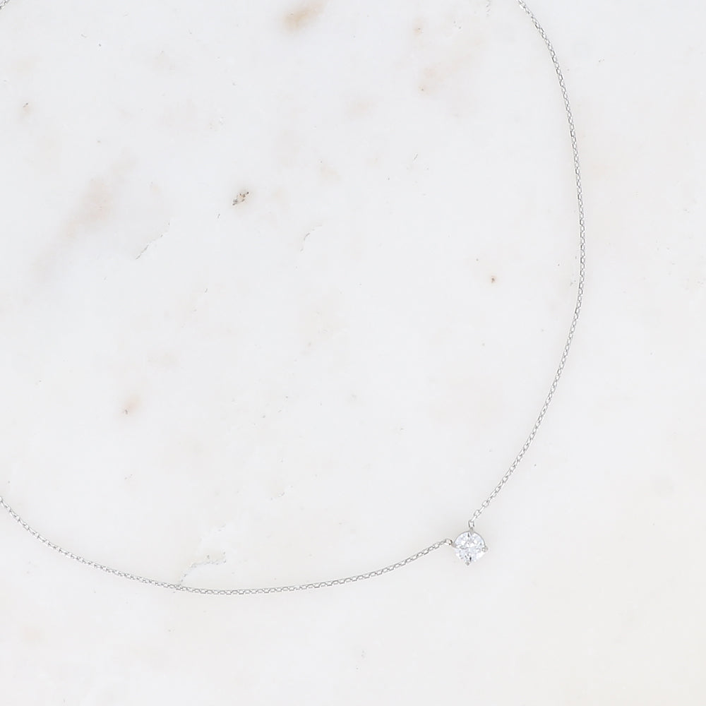 Hopeansävyinen Bohm Paris Aria -kaulakoru, jossa keskellä 5 mm kirkas kristalli.