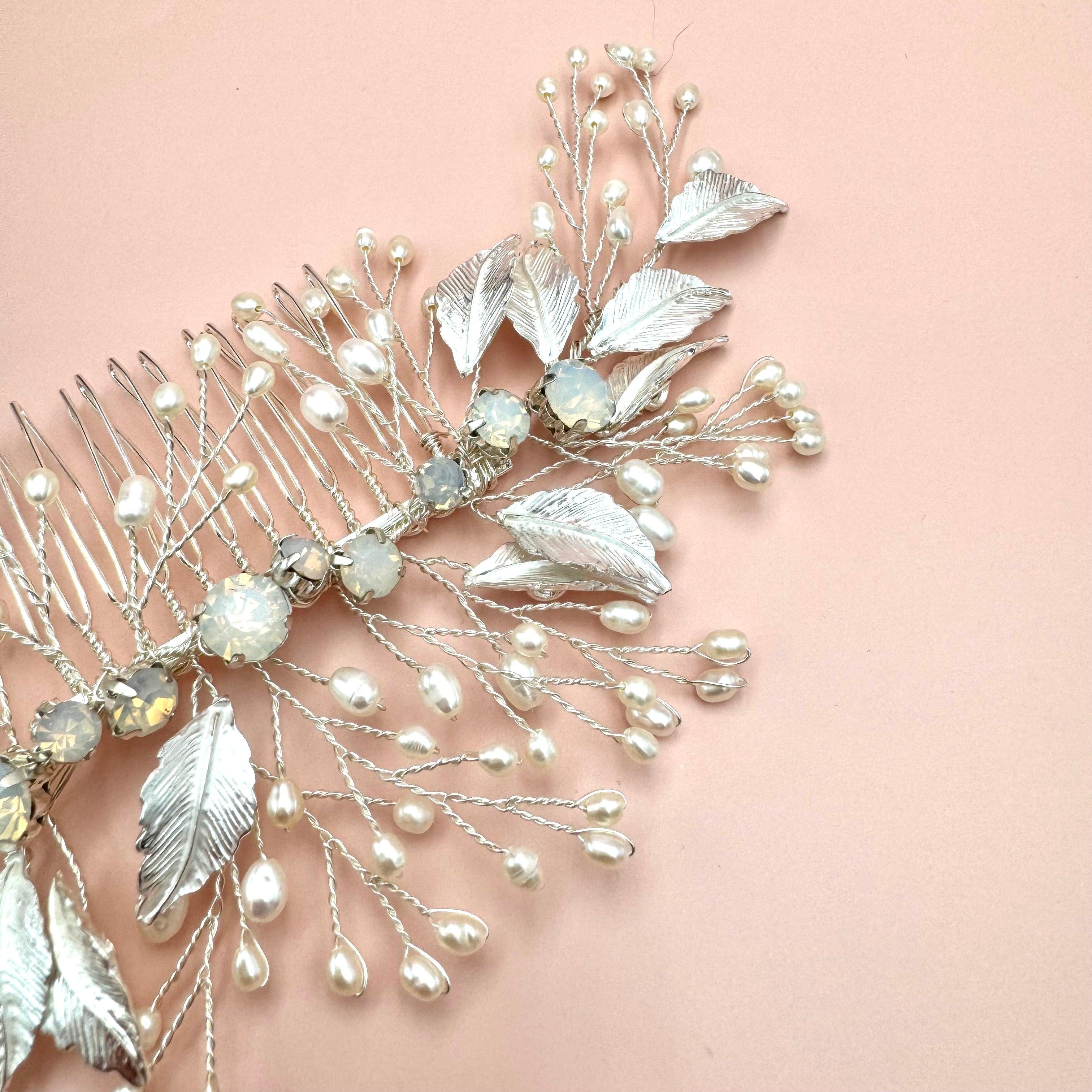 ATHENA BRIDAL | Felicia -helmikoristeinen muotoiltava hiuskoru (hopea)