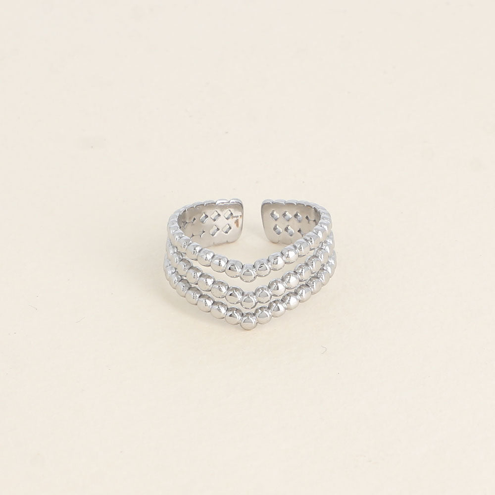 Bohm Paris Vionia hopeanvärinen kolmirivinen V-sormus.