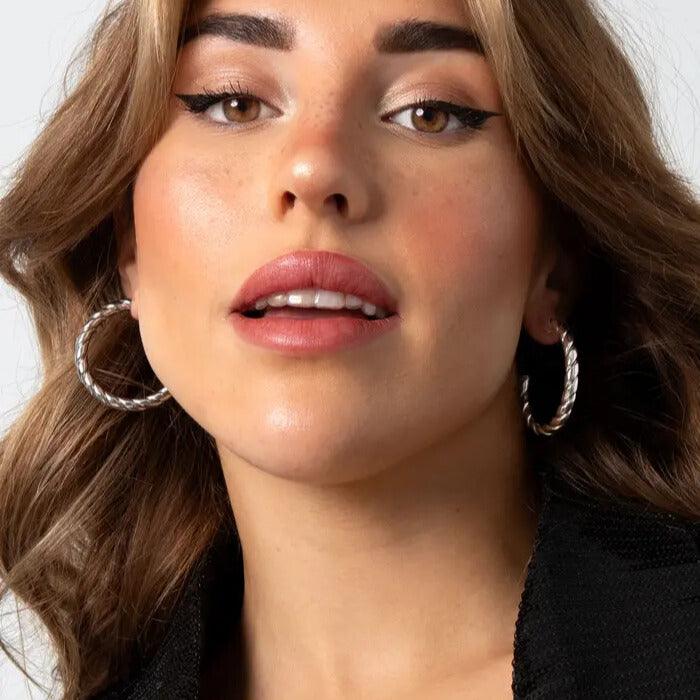 FRENCH RIVIERA | Verity -kierteiset hopeanväriset kirurginteräsrenkaat