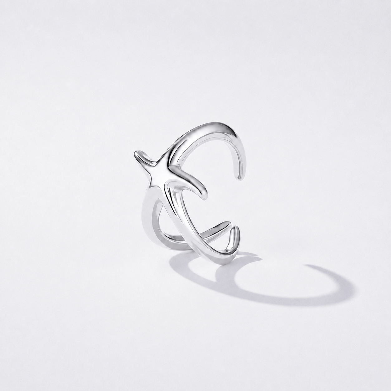 Hopeanvärinen ÉLINE L’ATELIER Maristelle meritähti ear cuff ilman lävistystä