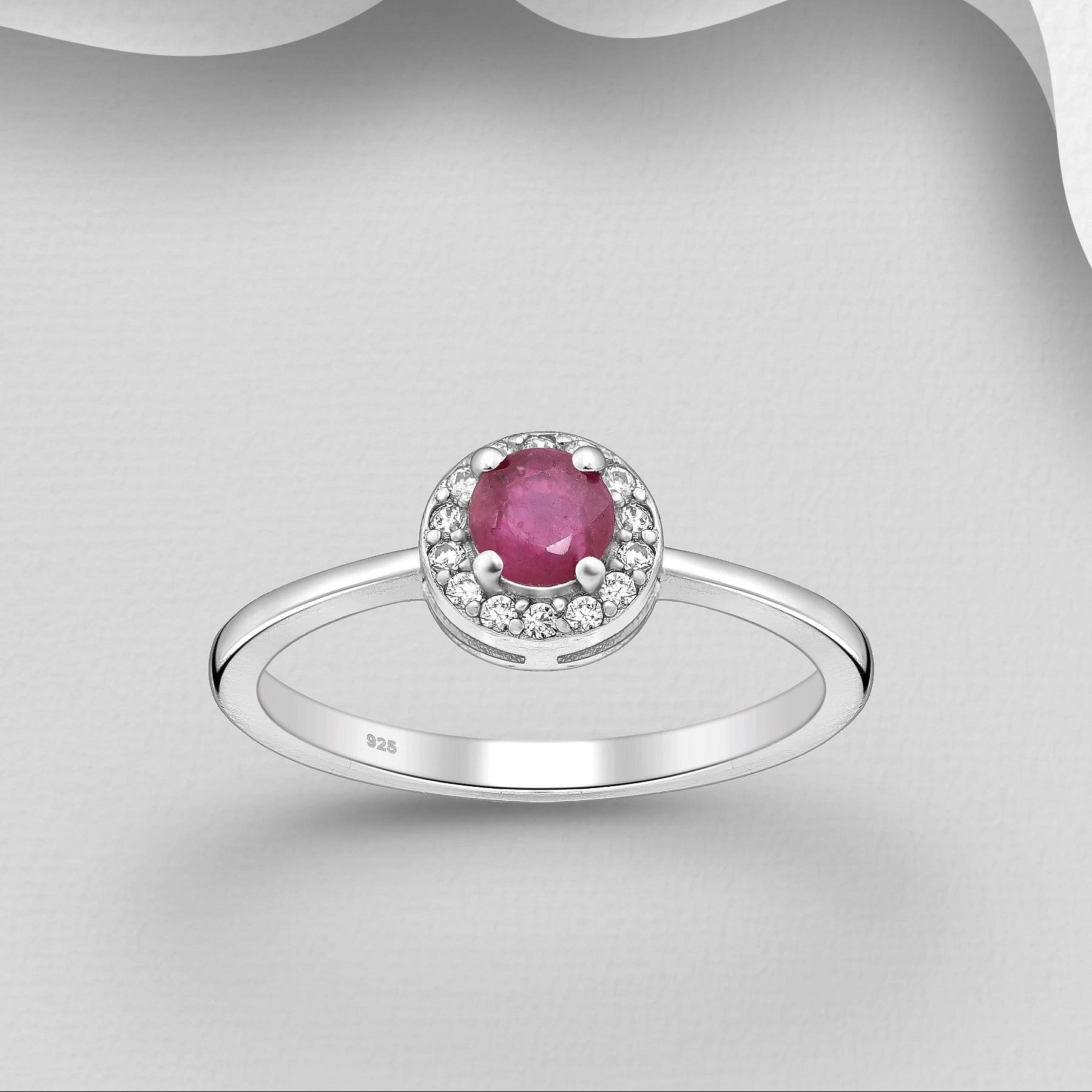 Viktoria Ruby – aito rubiinisormus halo-kehällä ja rhodinoidulla hopearungolla.