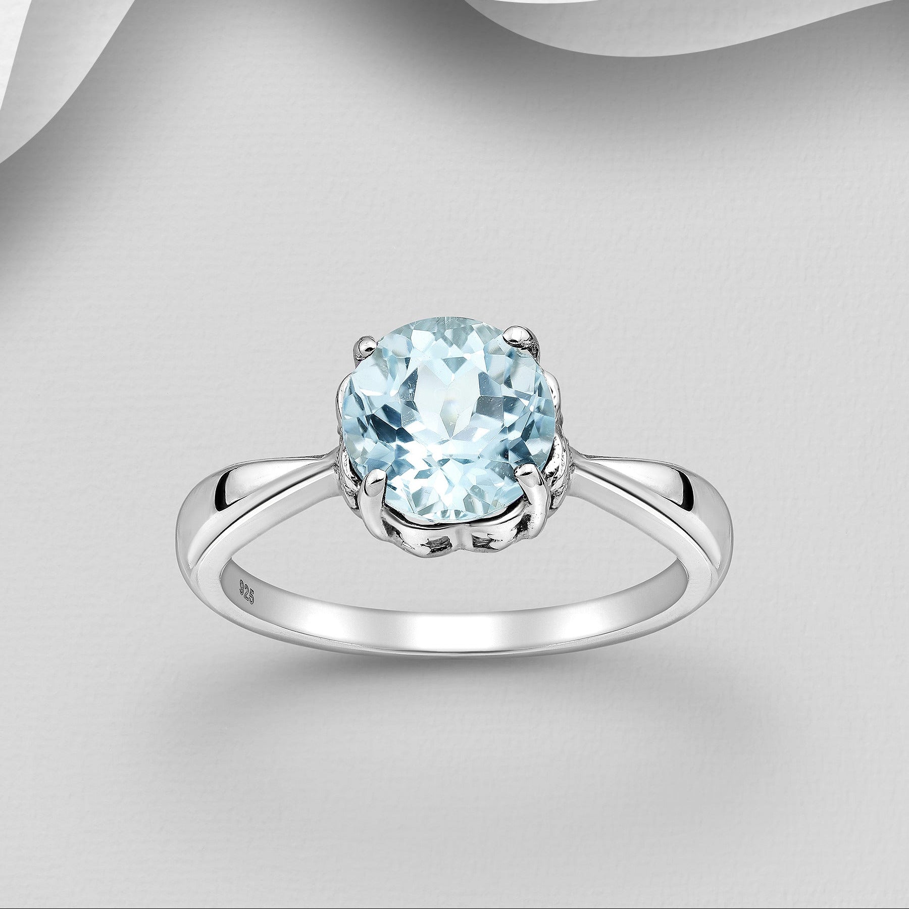 Laurienne Blue – vaaleansininen luonnontopaasisormus rhodinoidulla 925 hopeisella rungolla.