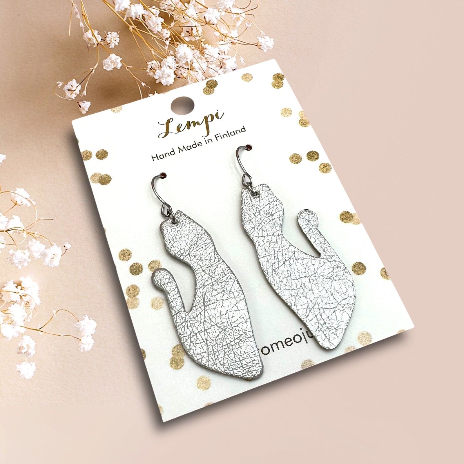 LEMPI®-korvakorut, Kissa keimailee (hopea)