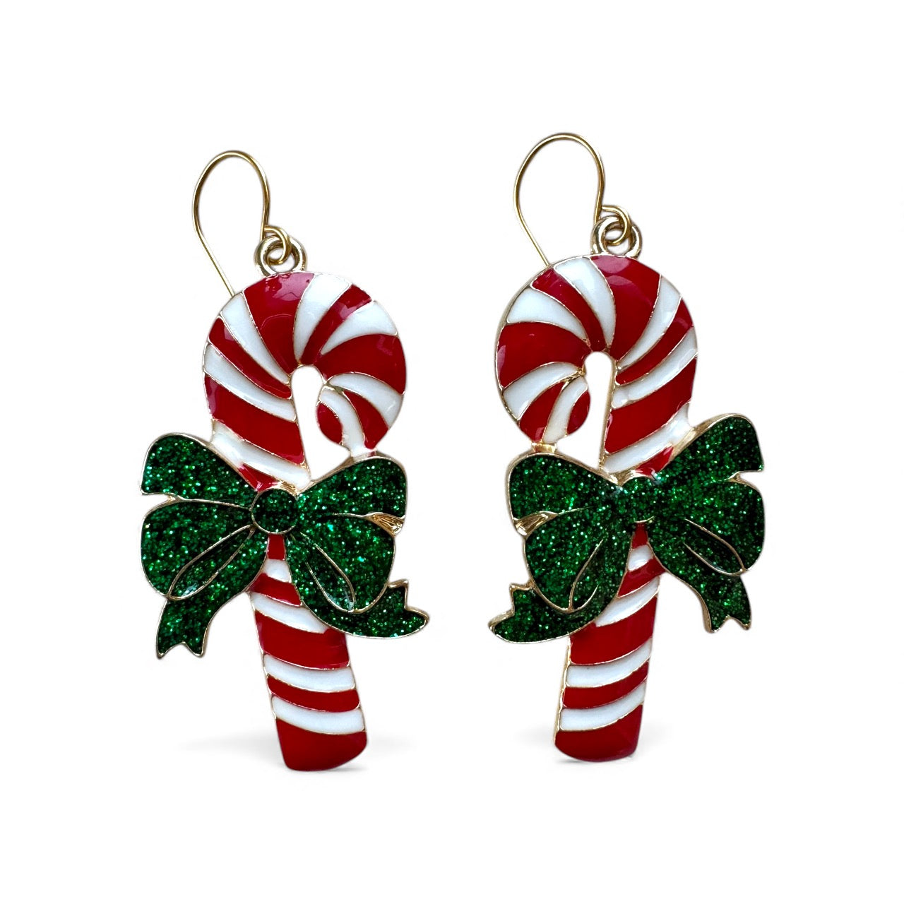 Candy Bow -joulukorvakorut – punavalkoiset karkkikepit vihreällä glitterrusetilla, nikkelivapaa korumetalli ja kirurginteräskoukut.