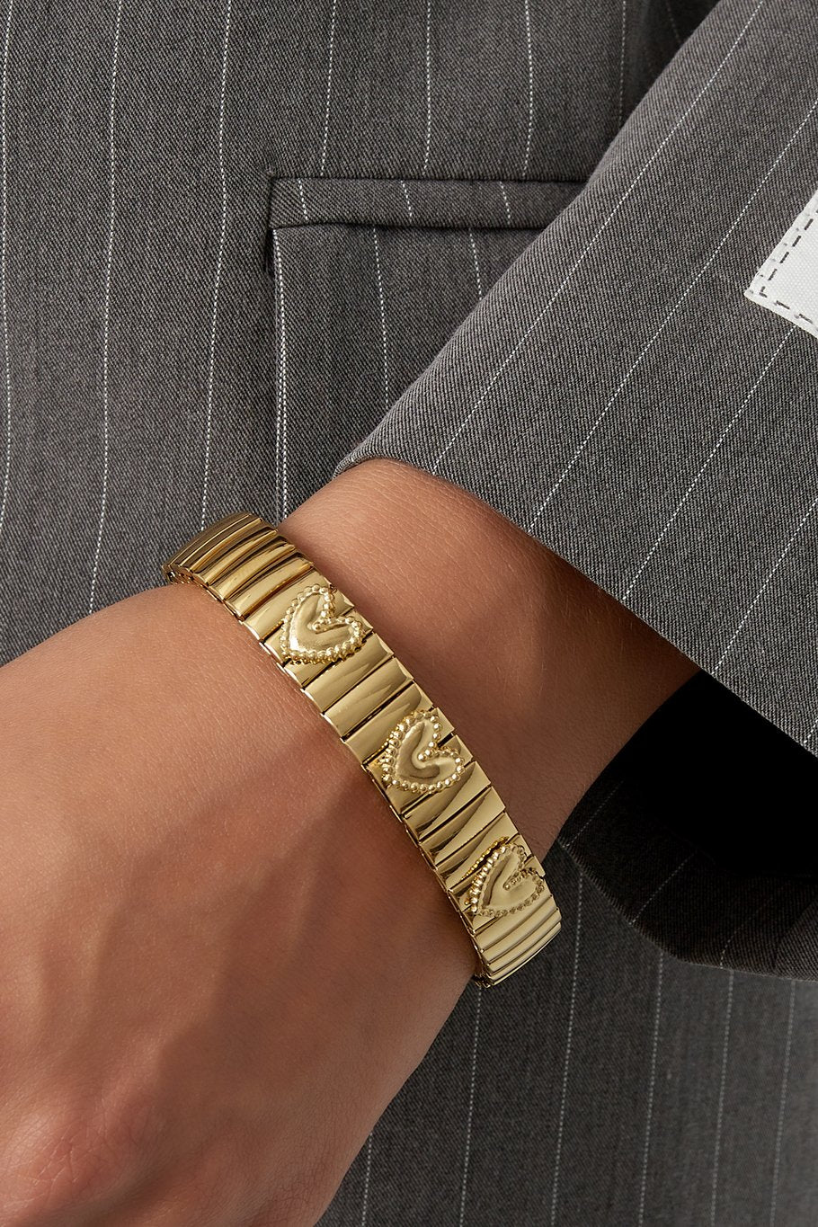 FRENCH RIVIERA | Loving -kirurginteräksinen joustorannekoru sydämin (kulta)