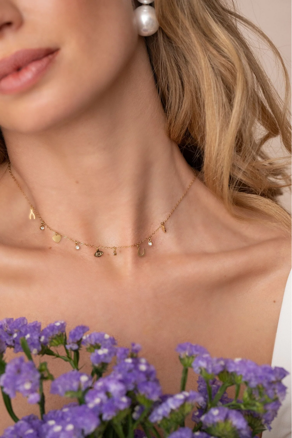 BOHM PARIS | Collier Débora – symbolikaulakoru pienin riipuksin (kulta)