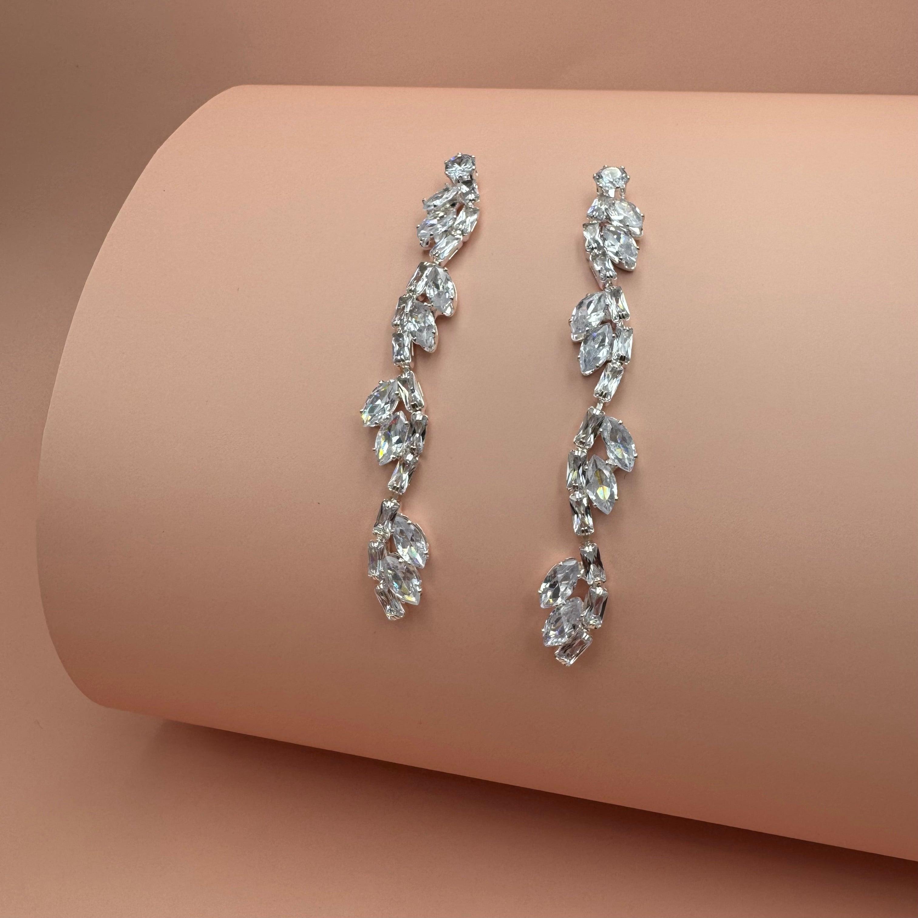 FRENCH RIVIERA | Selina Earrings -kirkkaat juhlakorvakorut (hopea)