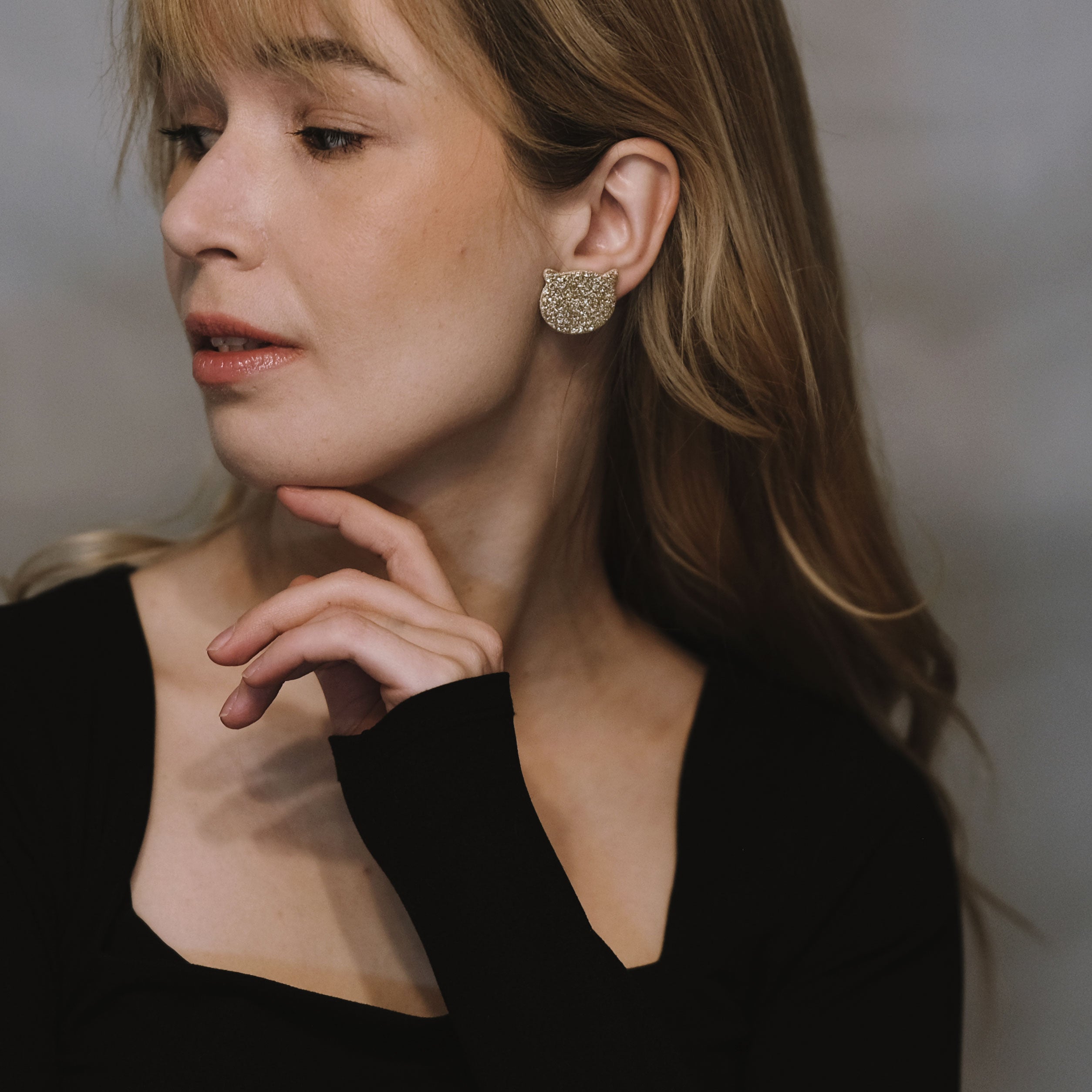 LEMPI®-malliston Misu-korvakorut, kultainen kissa, skandinaavinen design