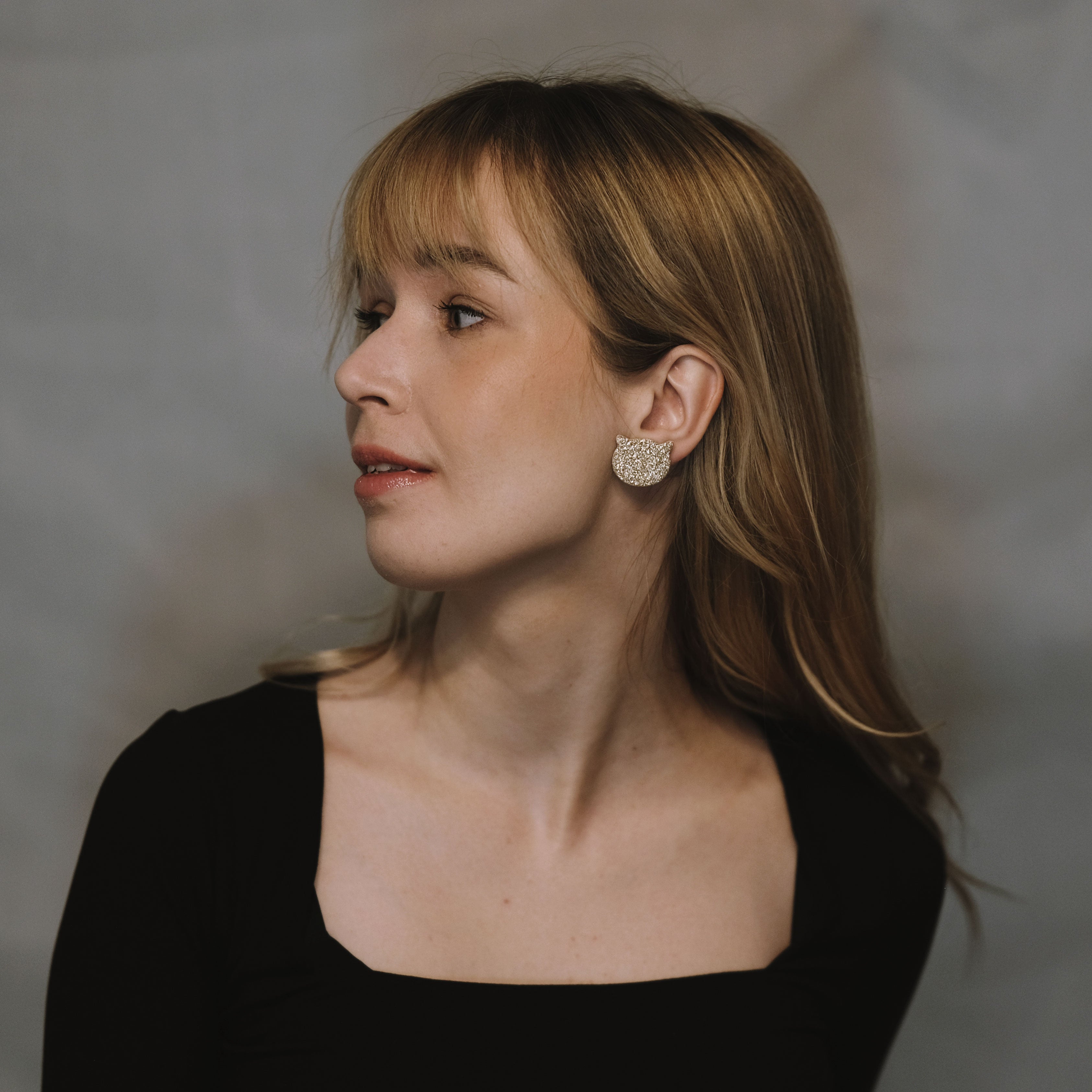 LEMPI® Misu -korvakorut, kultaiset kissakorvakorut, kotimaista käsityötä