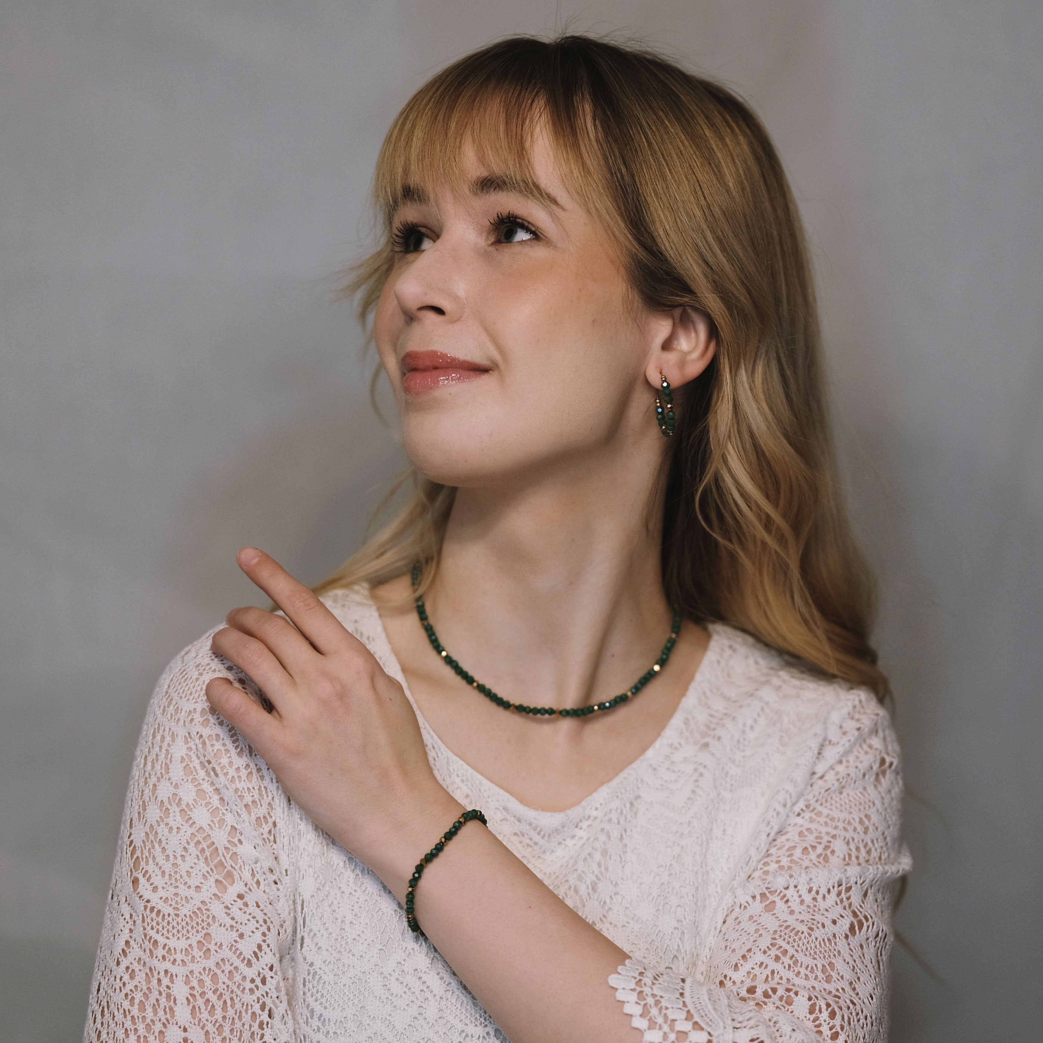 Jolie Emerald –käsintehdyt helmirenkaat (vihreä, kulta)