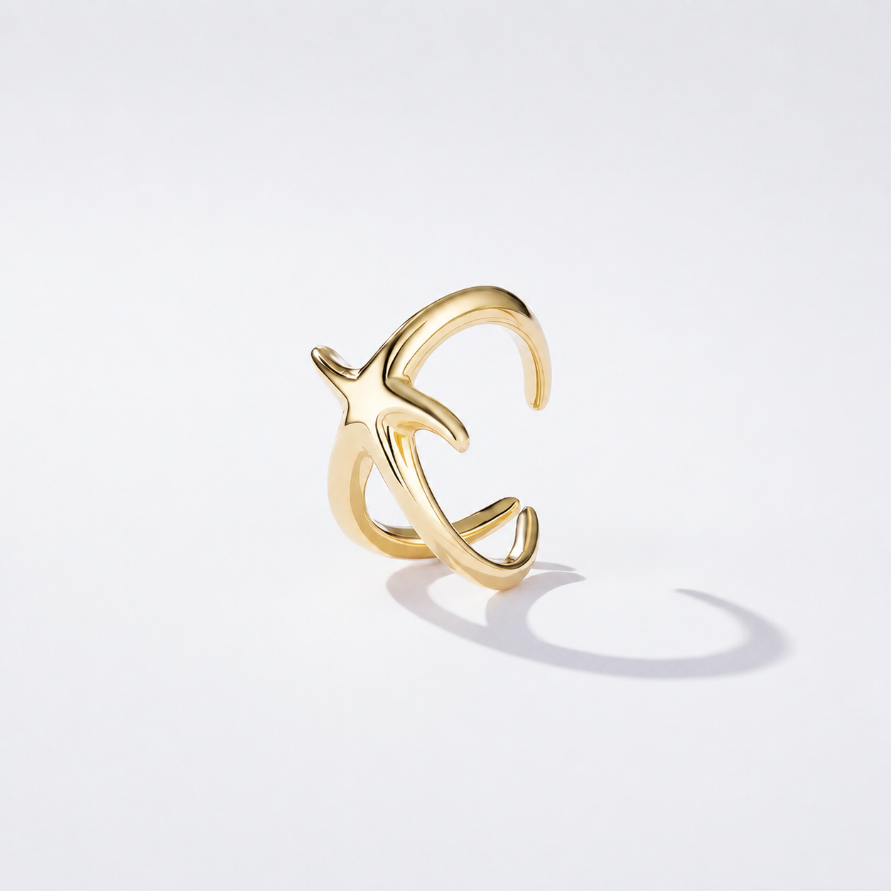 Kultainen ÉLINE L’ATELIER Maristelle meritähti ear cuff ilman lävistystä