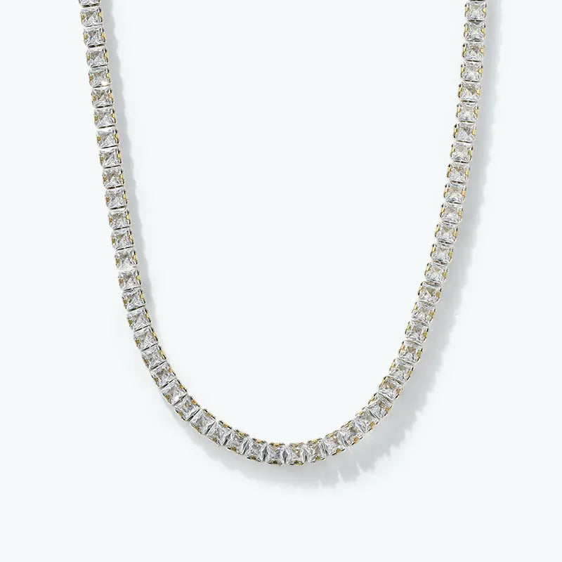 Kultainen ÉLINE L’ATELIER Claire -kaulakoru kirkkailla cubic zirconia -kivillä