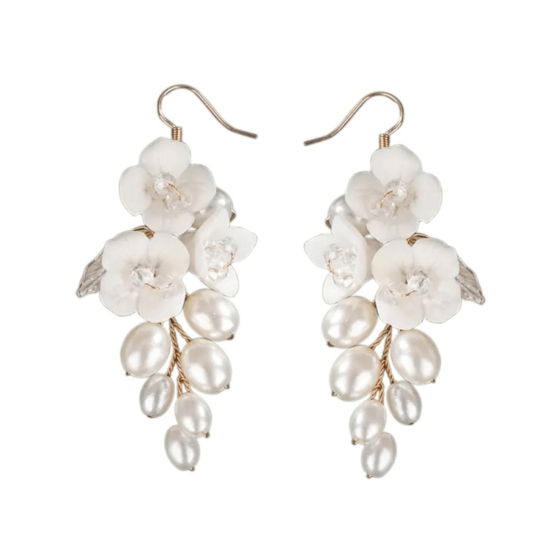 ATHENA BRIDAL | Hortense -valkoiset kukkakoristeiset helmikorvakorut