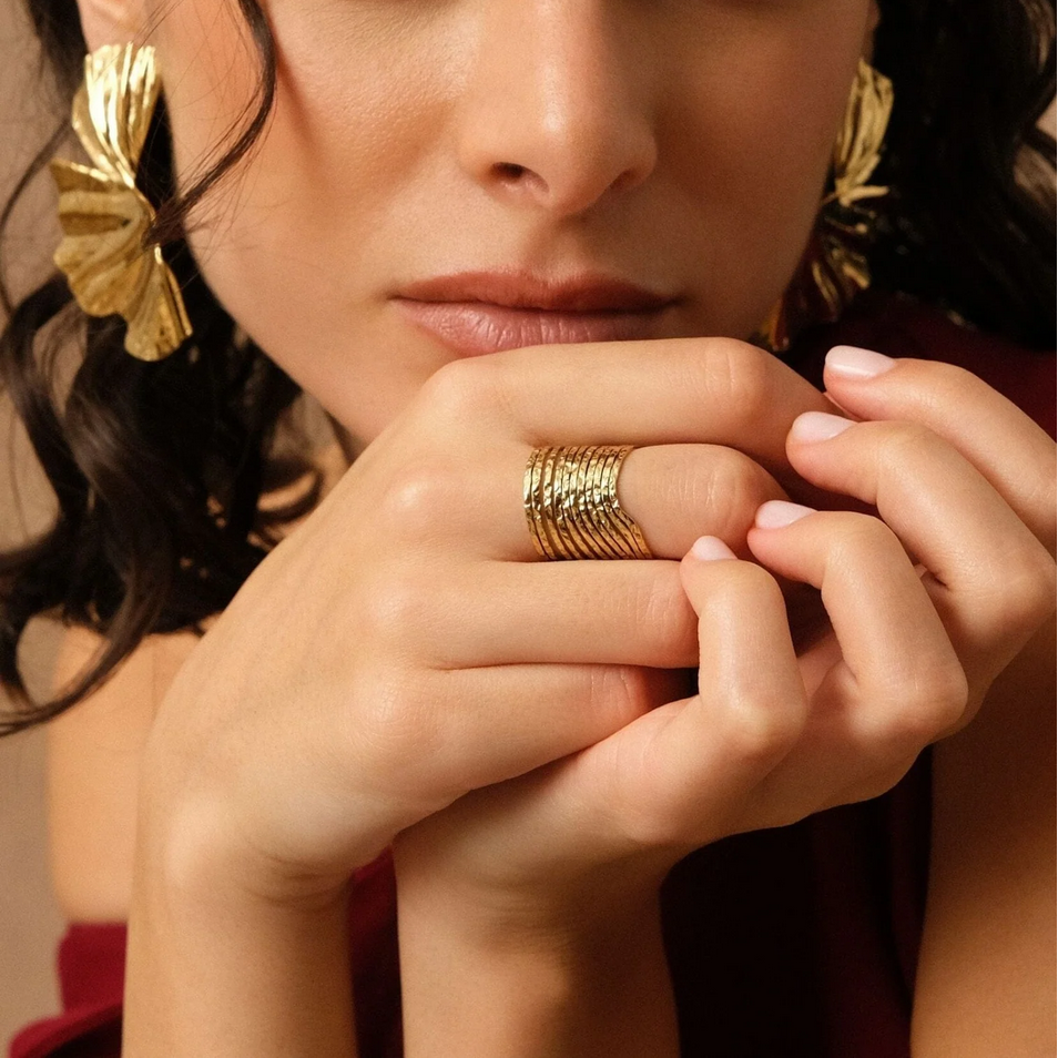 Bohm Paris Vandelor leveä sormus kullanvärinen.