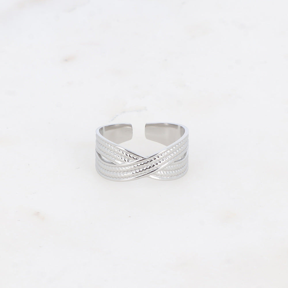 Bohm Paris säädettävä hopeasormus teksturoidulla pinnalla.