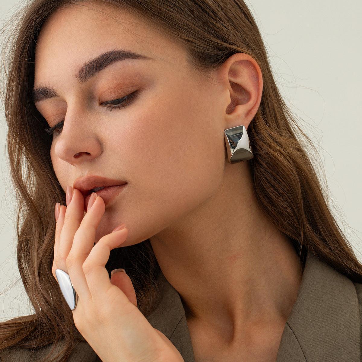 FRENCH RIVIERA | Allison -kirurginteräksiset isot napit (hopea)