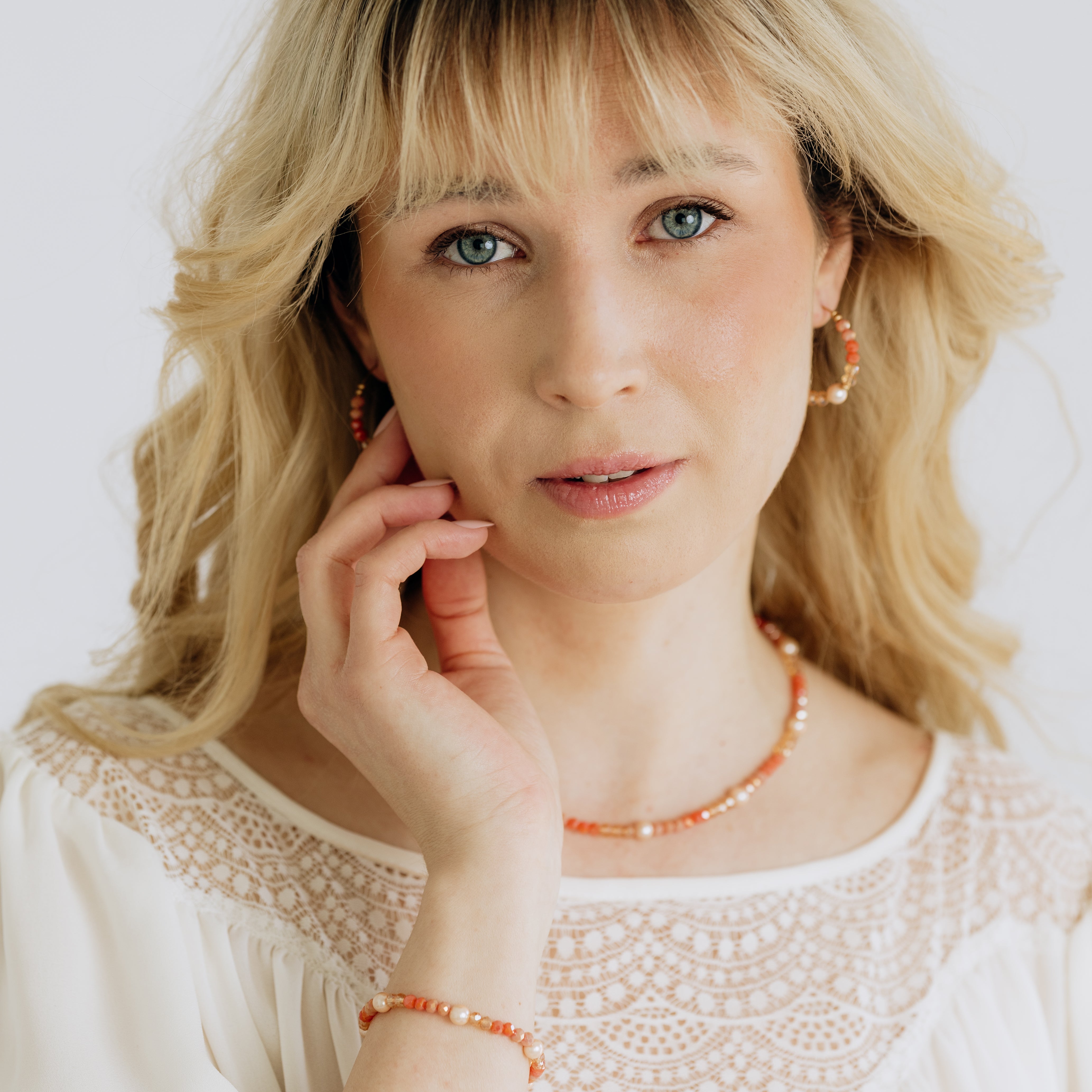 Earrings, FRENCH RIVIERA | Jolie pearl earrings (white, silver)