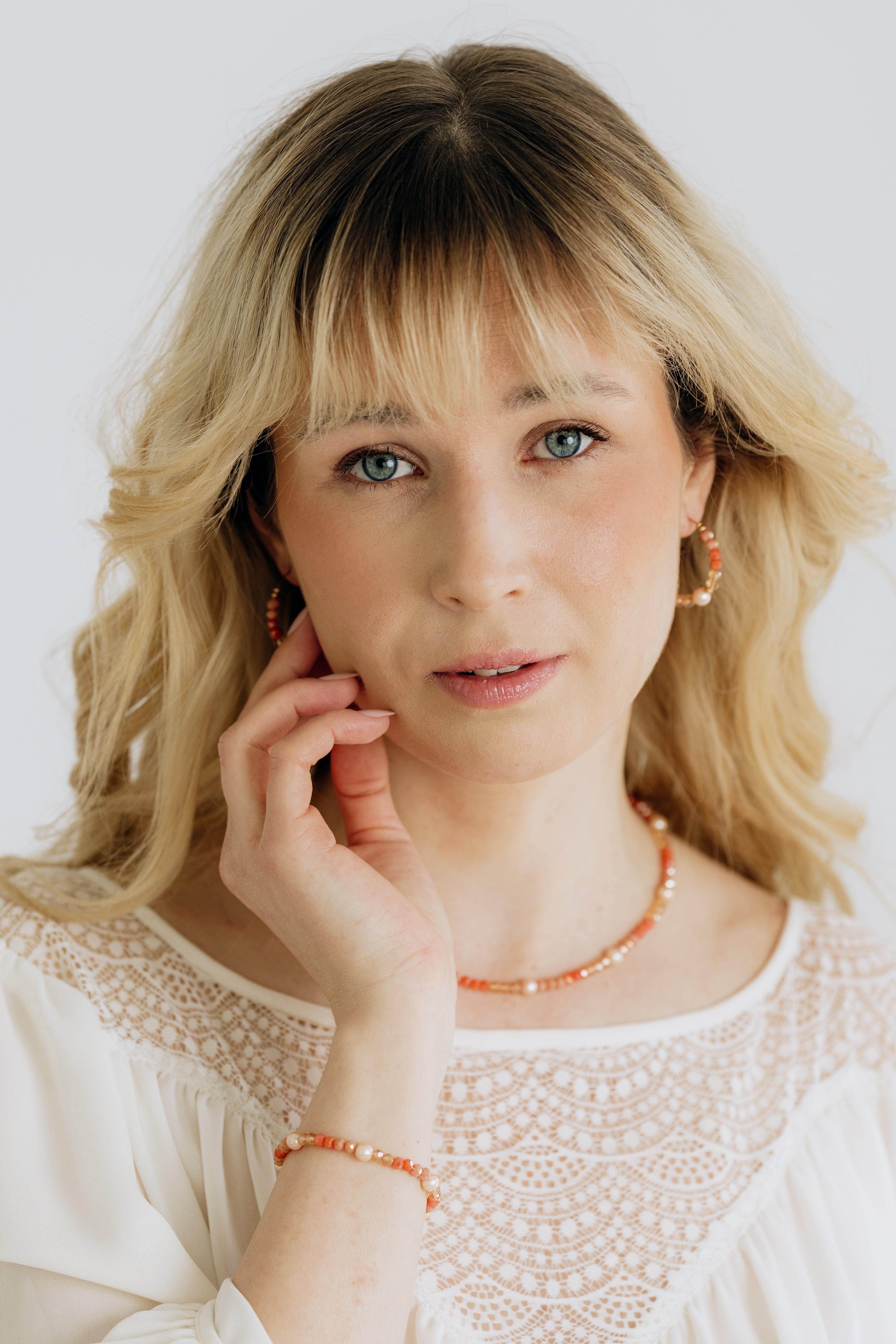 Earrings, FRENCH RIVIERA | Jolie pearl earrings (white, silver)