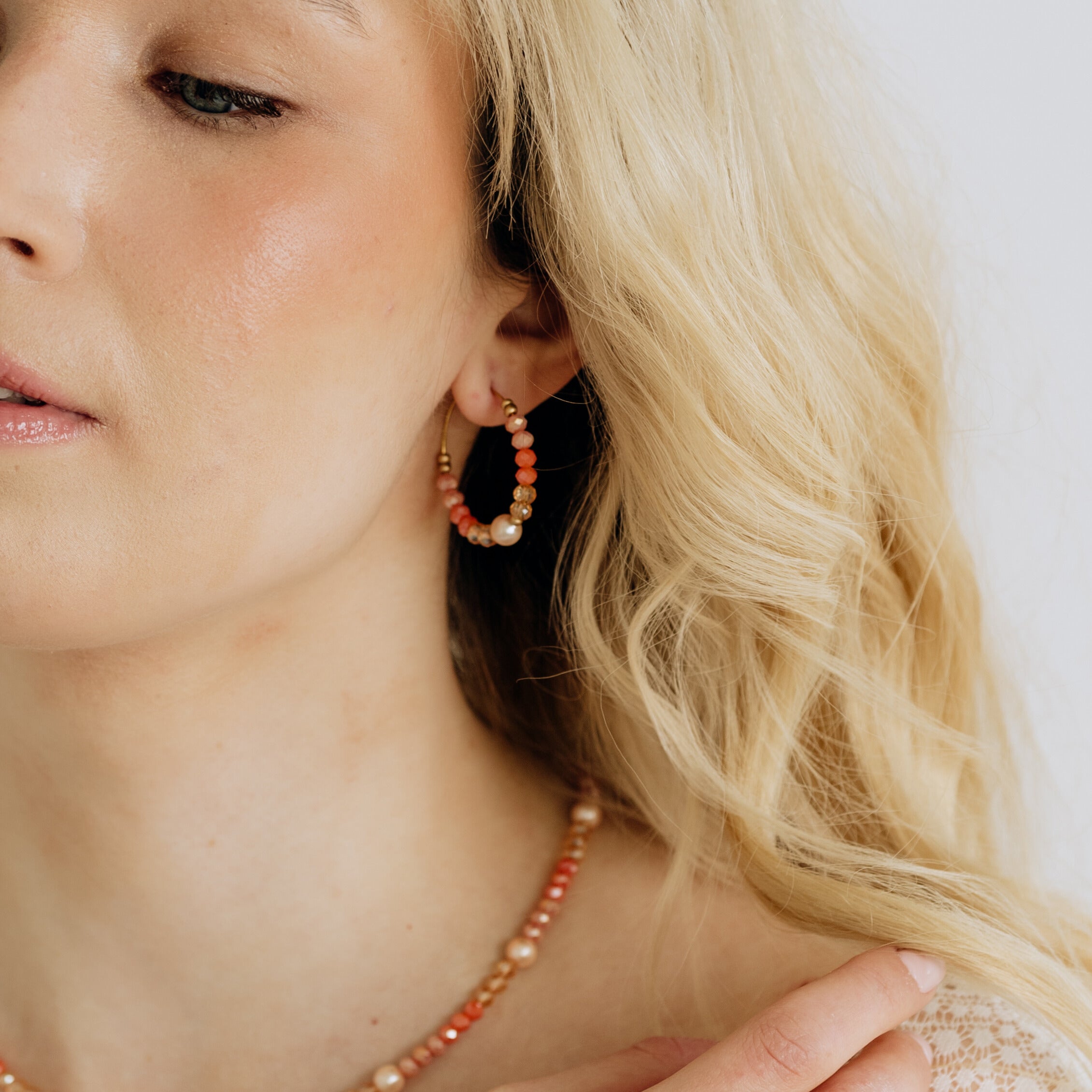 Earrings, FRENCH RIVIERA | Jolie pearl earrings (white, silver)
