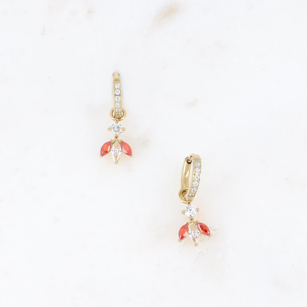 Kultaiset rengaskorvakorut zirkonikivillä ja oranssin sävyisellä riipuksella