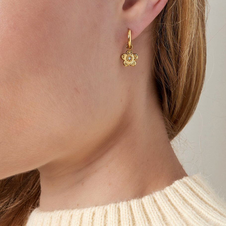 FRENCH RIVIERA | Bloom Hoops -kirurginteräsrenkaat kukilla (kulta)